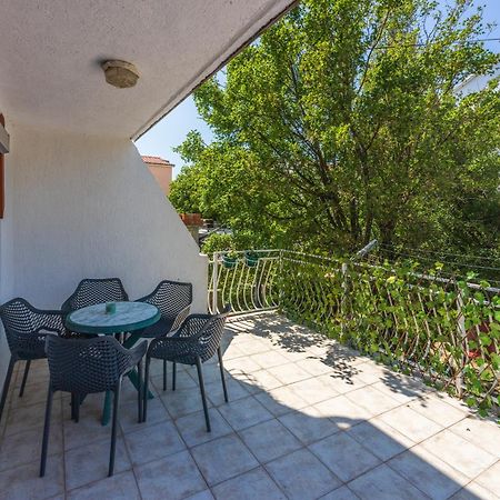 Apartment Dom Jadranovo Buitenkant foto