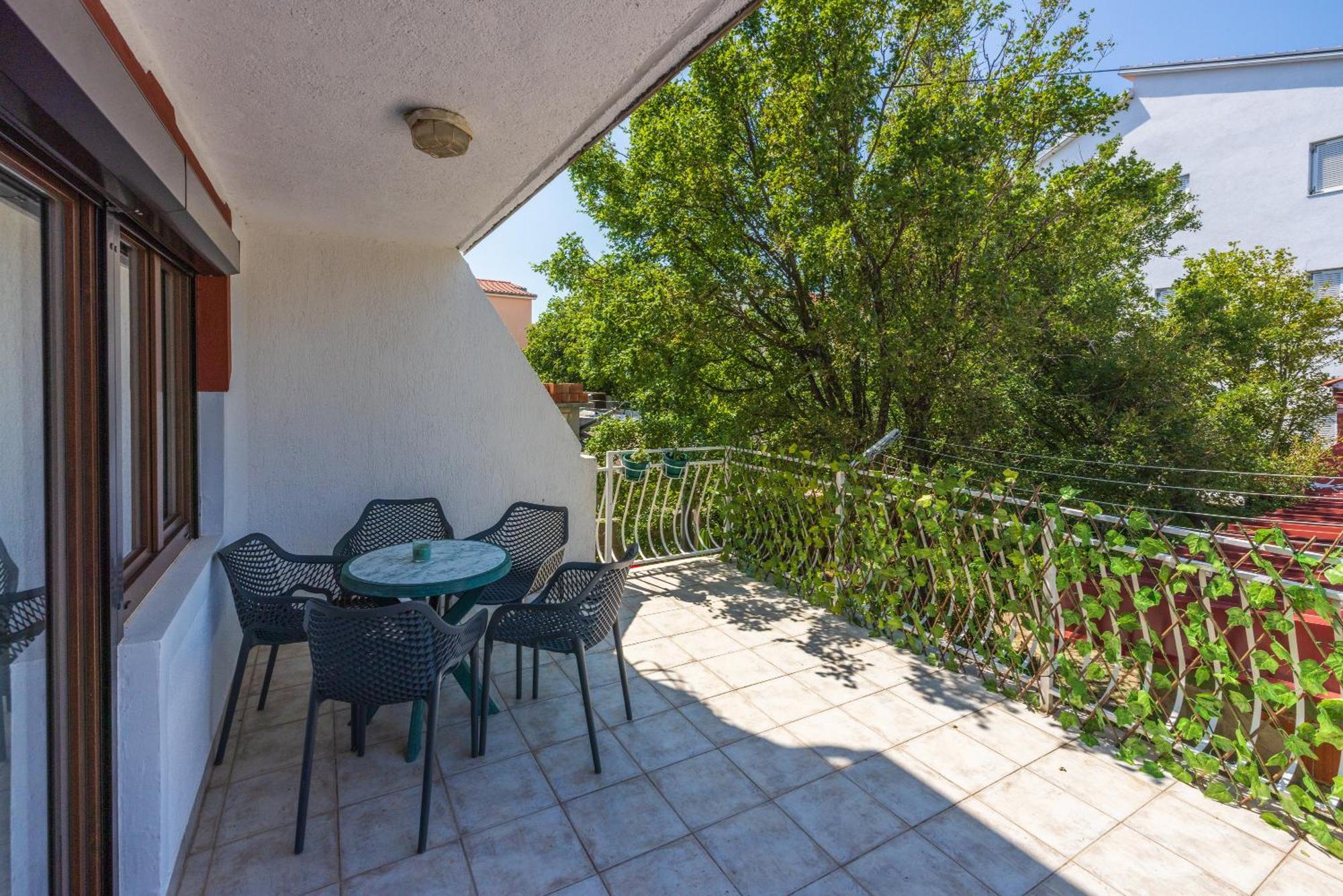 Apartment Dom Jadranovo Buitenkant foto