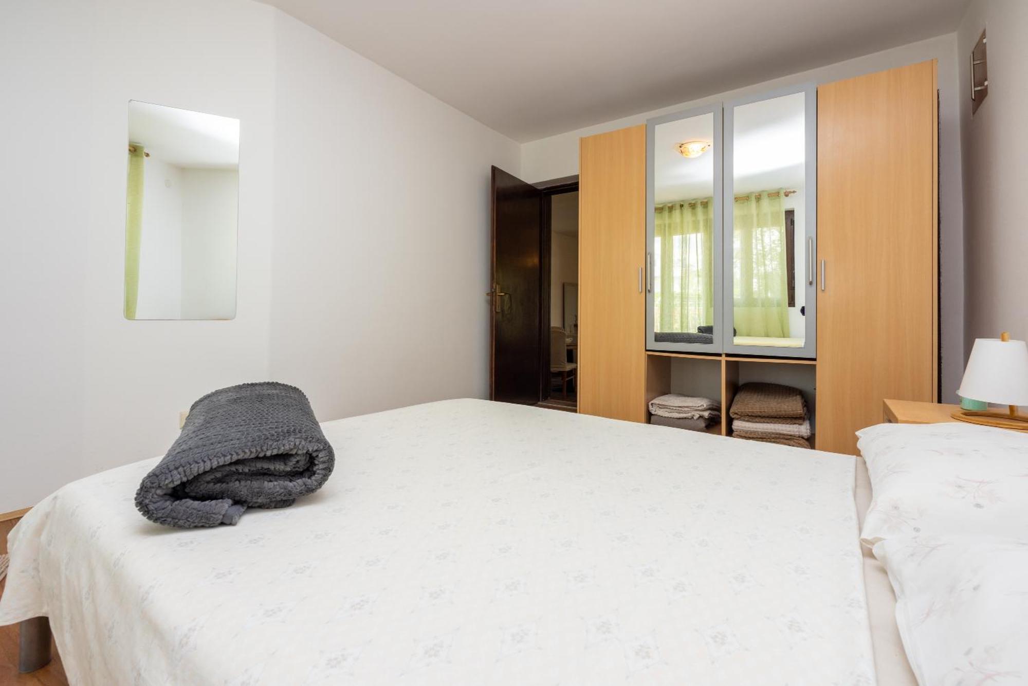 Apartment Dom Jadranovo Buitenkant foto