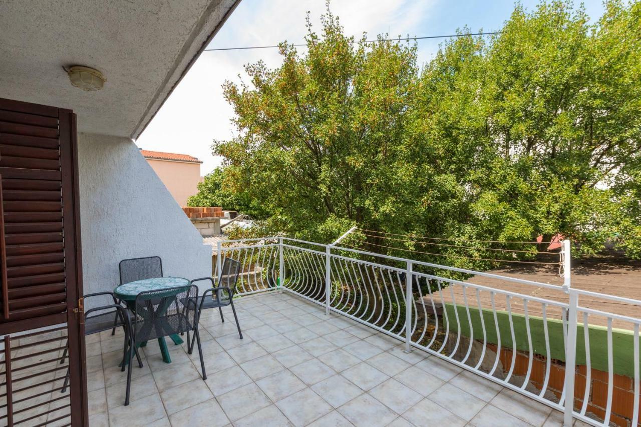 Apartment Dom Jadranovo Buitenkant foto
